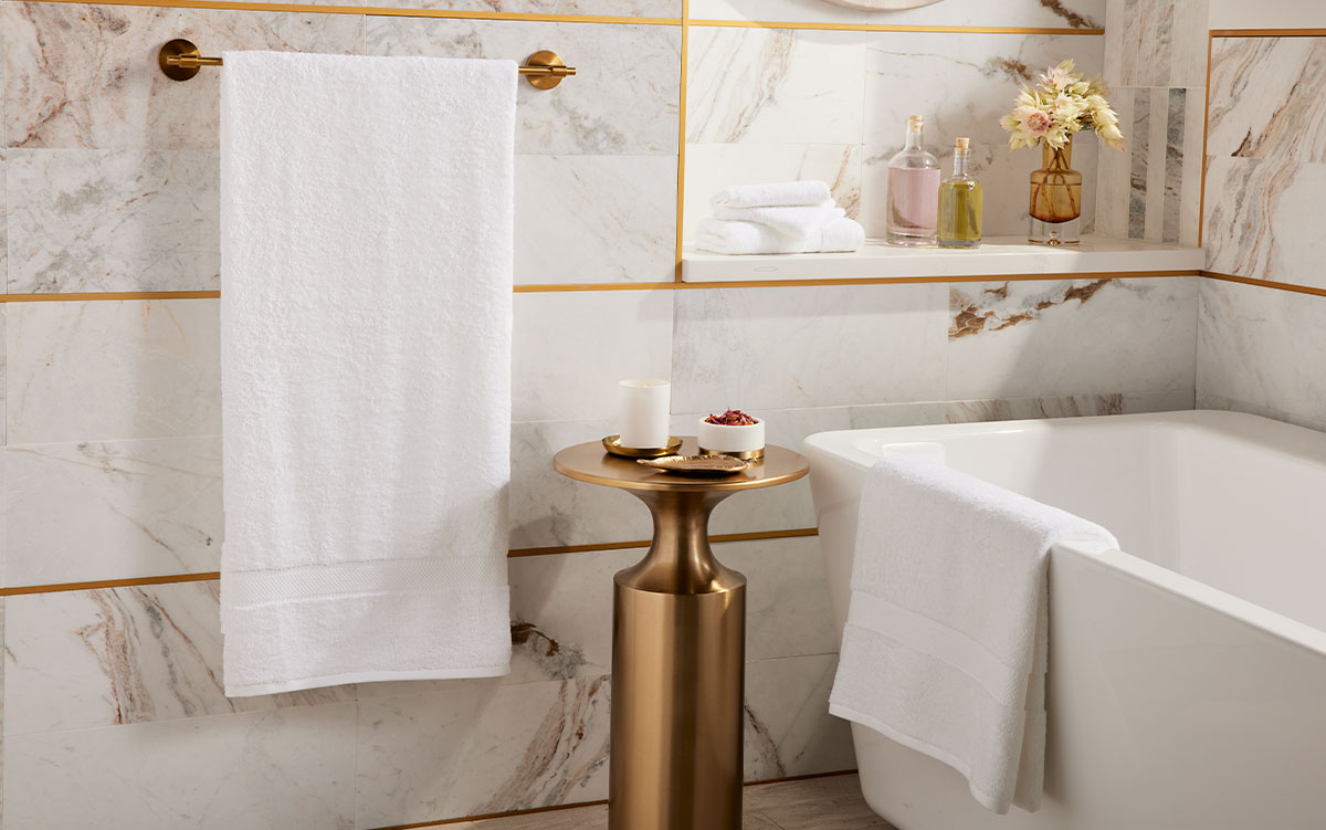 https://www.waldorfastoriaboutique.com/images/products/xlrg/waldorf-bath-sheet-WA-320-SHEET-DOBYBORDR-WHITE_xlrg.jpg