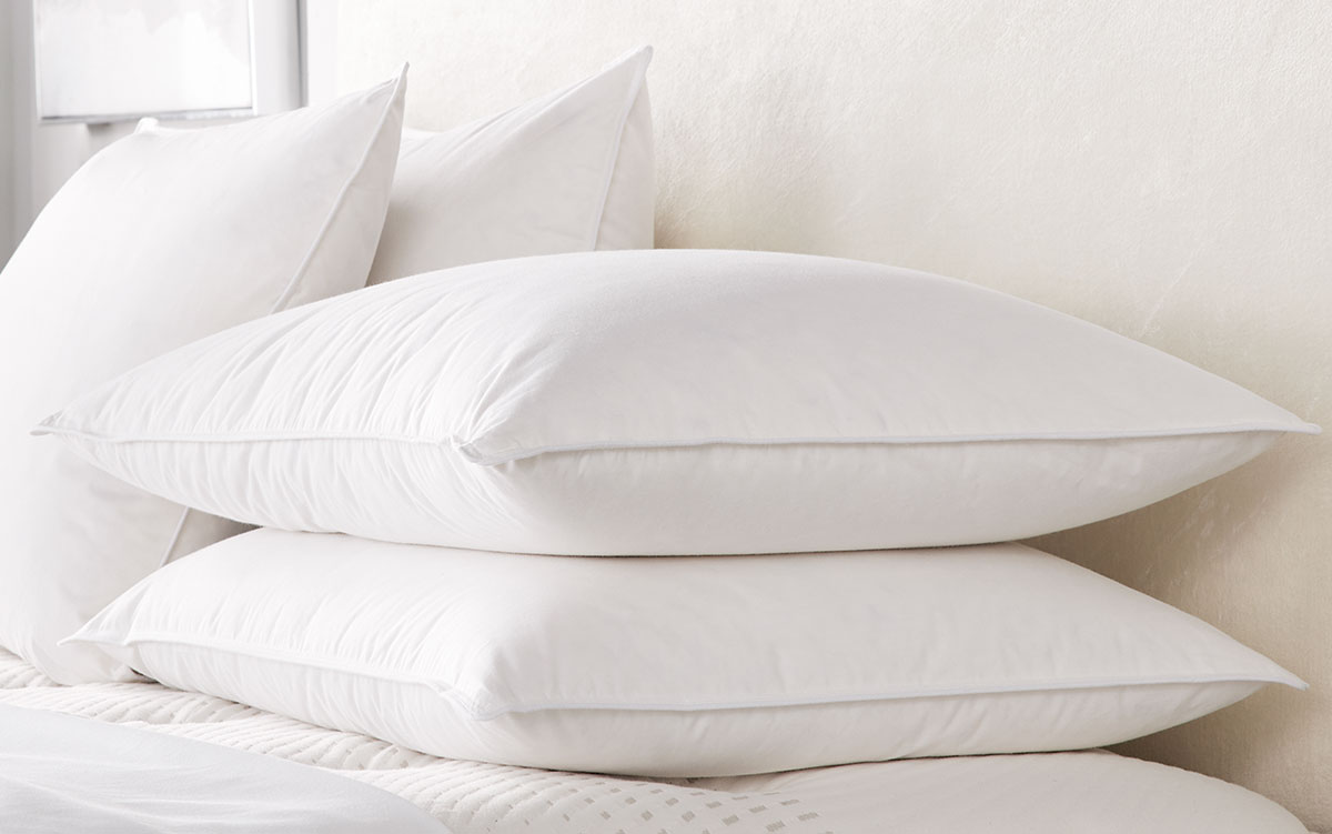 https://www.waldorfastoriaboutique.com/images/products/xlrg/waldorf-down-pillow-WA-108-PLLW-DOWN_xlrg.jpg